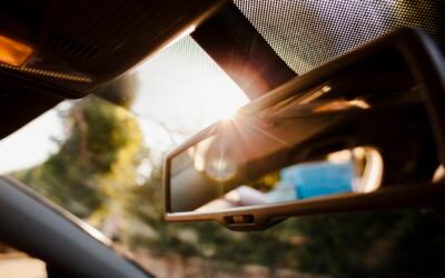 O que é e como funciona o retrovisor fotocrômico?