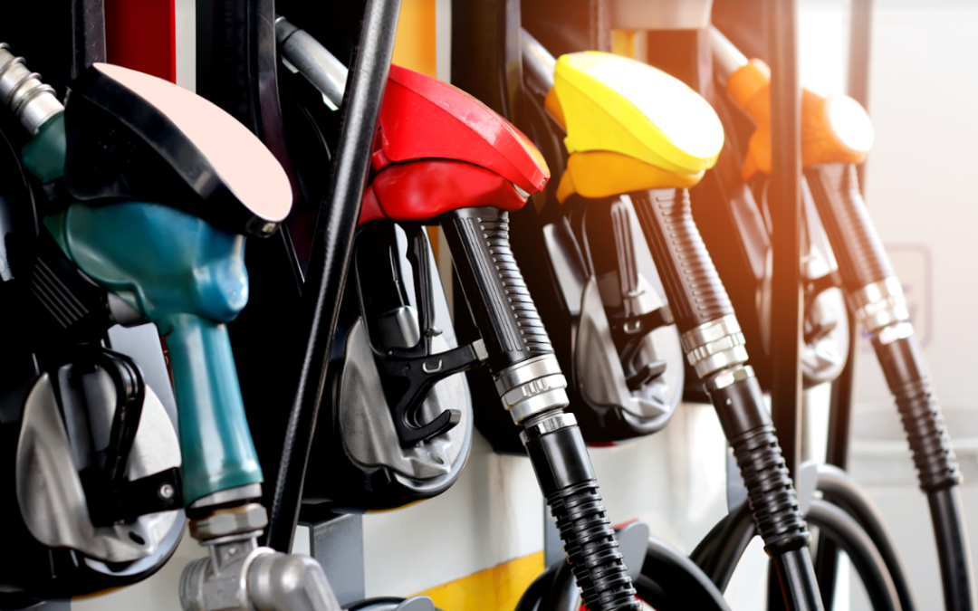 Álcool, gasolina comum ou gasolina aditivada? Em tempos de crise, qual o melhor?