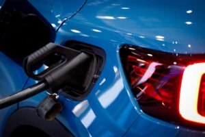 Carros elétricos vs. carros a gasolina: o que muda no dia a dia?
