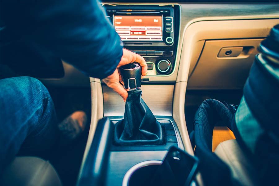 Diferença entre câmbio manual e automático: manutenção e cuidados